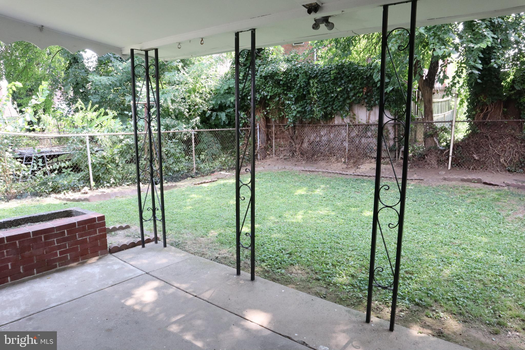 630 Avon Road Philadelphia, PA 19116 - Photo 38 of 40 Covered Patio