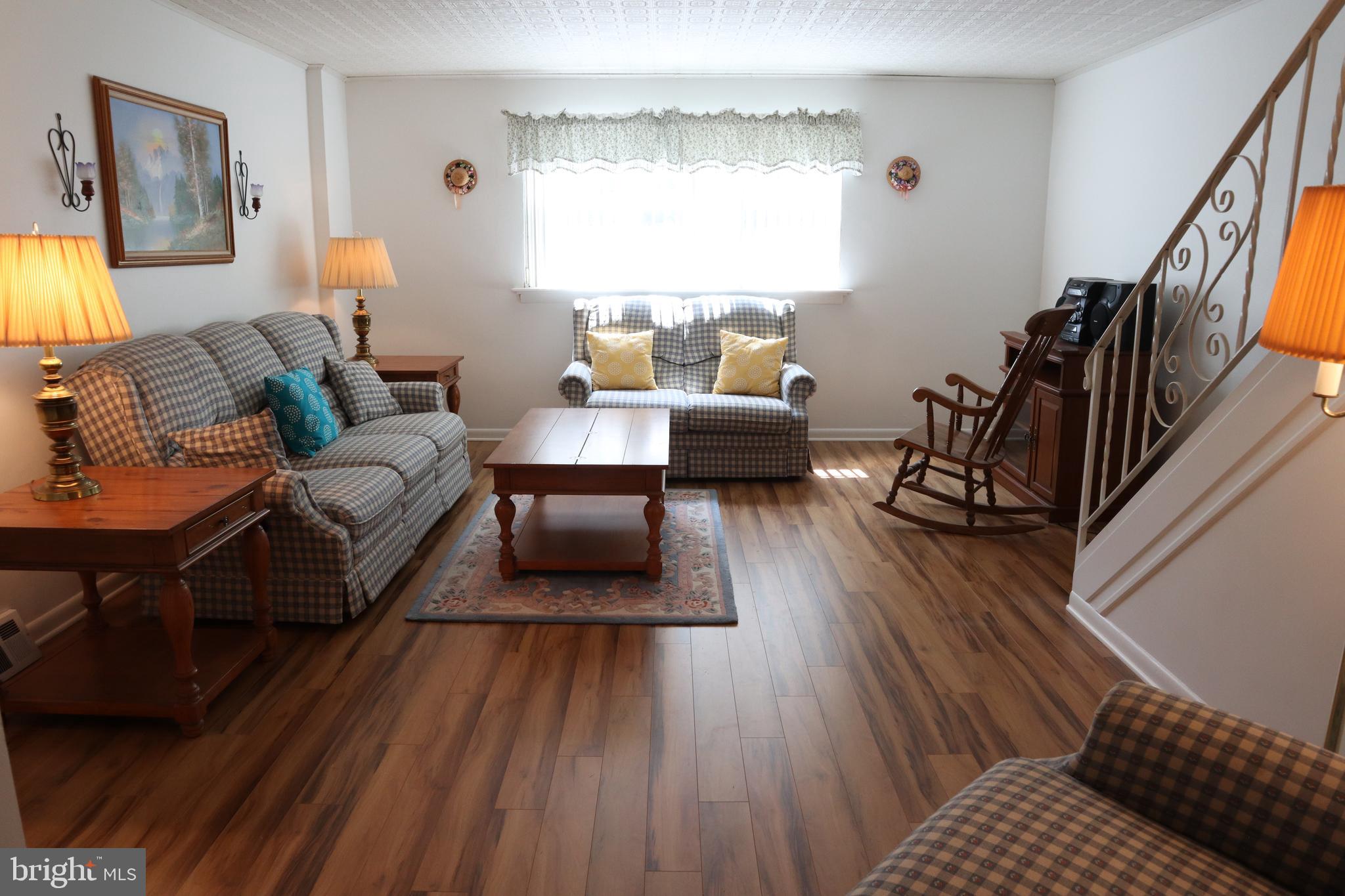 630 Avon Road Philadelphia, PA 19116 - Photo 4 of 40 Living Room