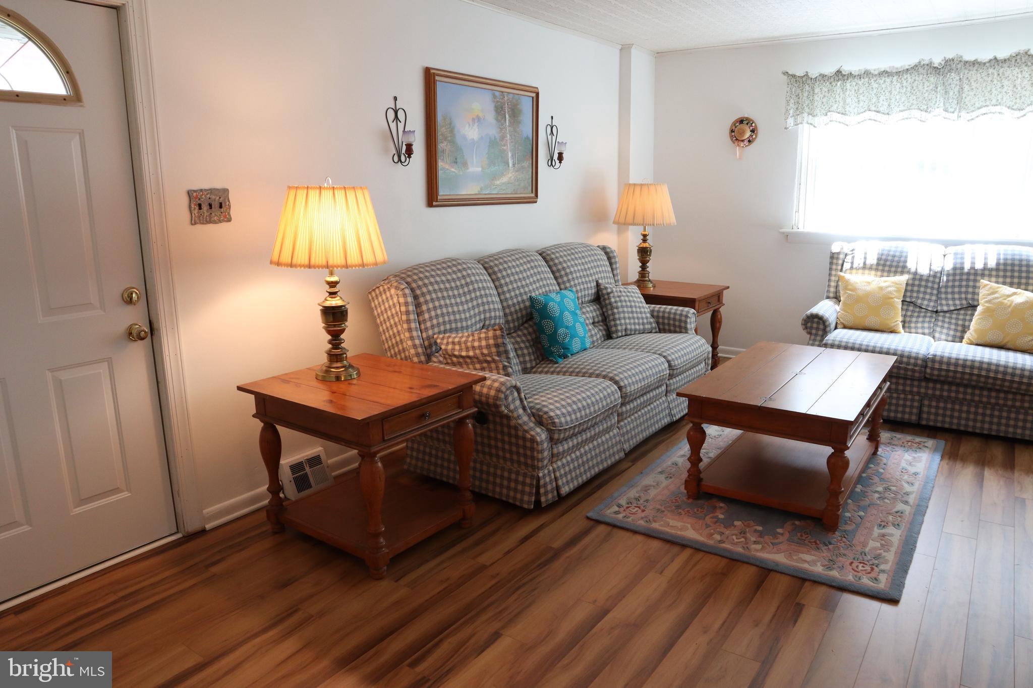 630 Avon Road Philadelphia, PA 19116 - Photo 5 of 40 Living Room