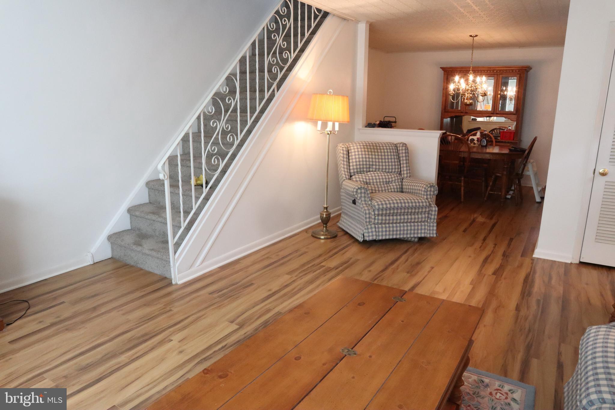 630 Avon Road Philadelphia, PA 19116 - Photo 6 of 40 Living Room