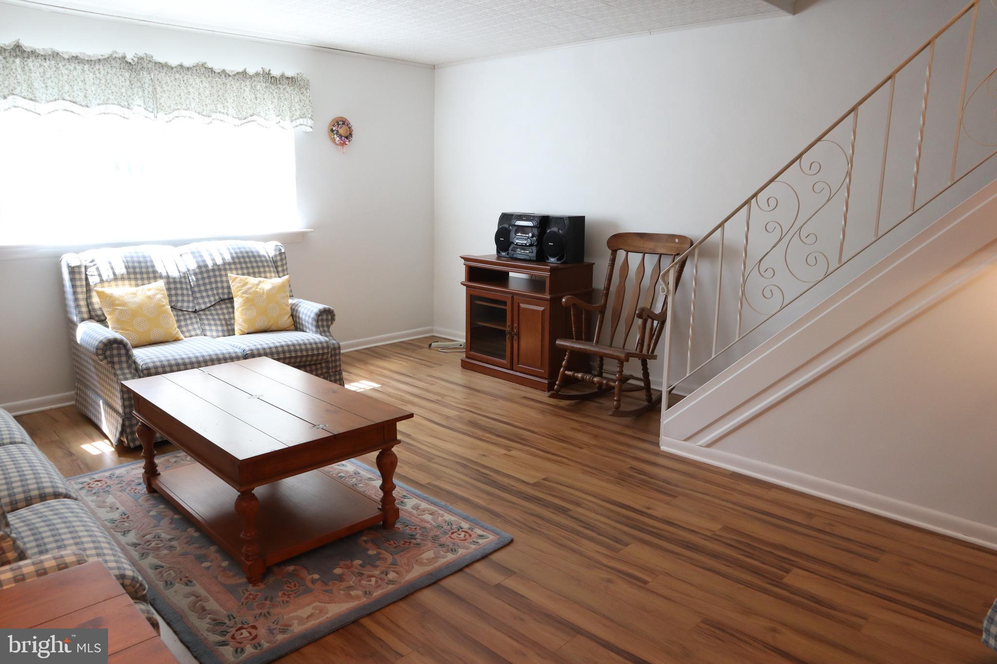630 Avon Road Philadelphia, PA 19116 - Photo 7 of 40 Living Room