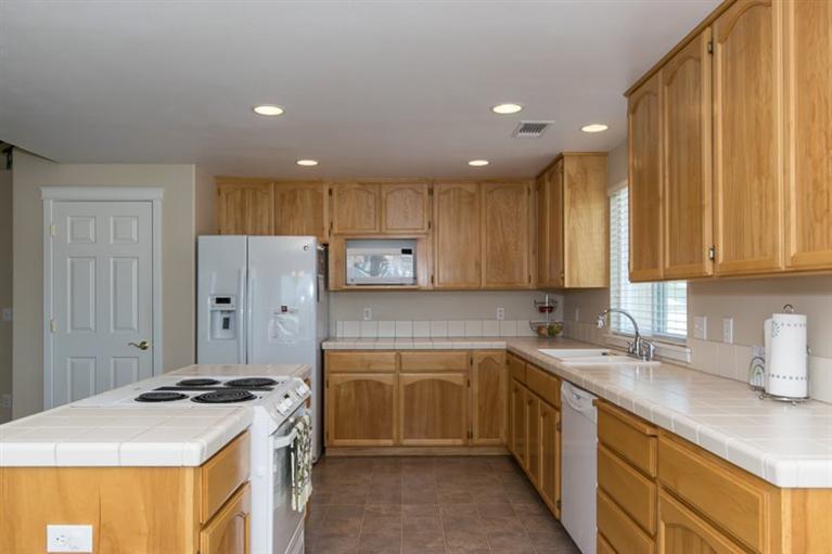 869 Ridgeview Drive Eagle Point, OR 97524 - Photo 11 of 35 Additional Photo