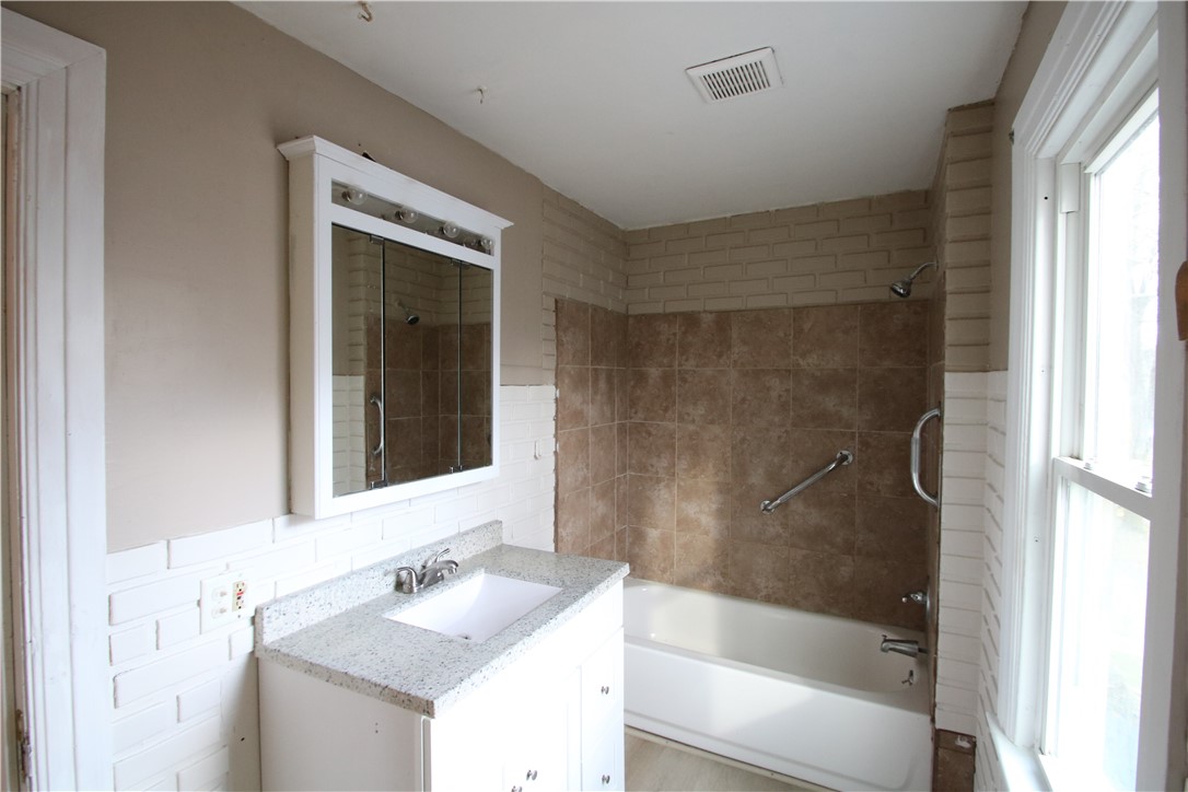 25 Oriole Street Rochester, NY 14613 - Photo 16 of 21