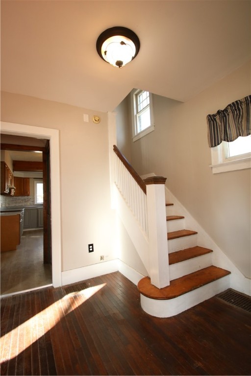 25 Oriole Street Rochester, NY 14613 - Photo 3 of 21 The front entry will welcome all your guests