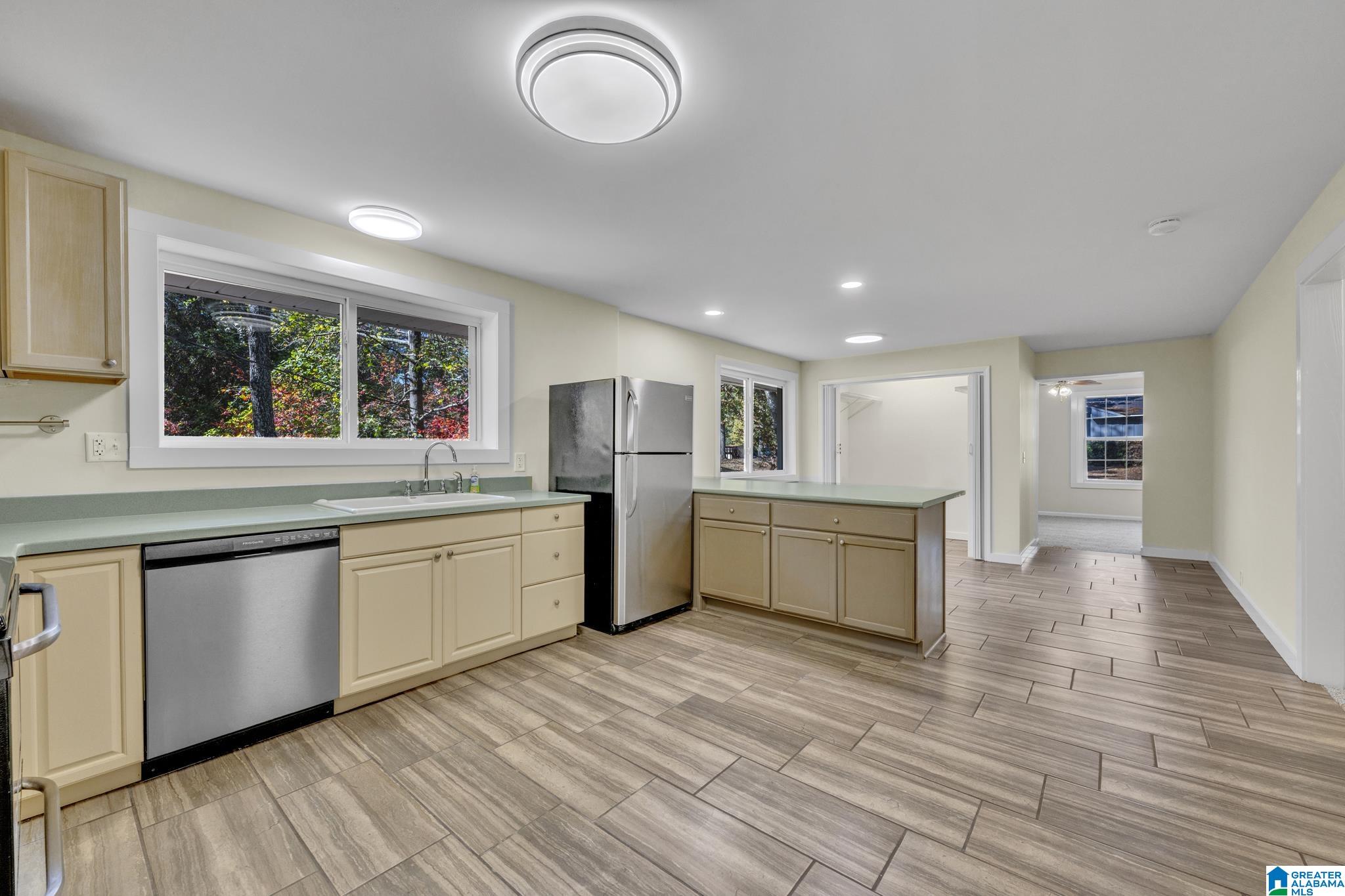 321 Redmayne Road Gardendale, AL 35071 - Photo 4 of 25