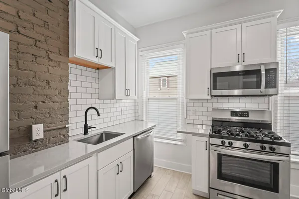 $1,295,000 | 1 Oak Street, Saratoga Springs, NY 12866