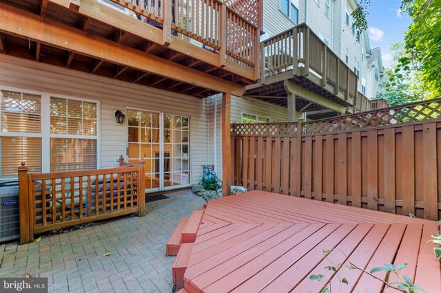 $780,000 | 155 Barrett Place, Alexandria, VA 22304