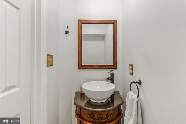 $780,000 | 155 Barrett Place, Alexandria, VA 22304