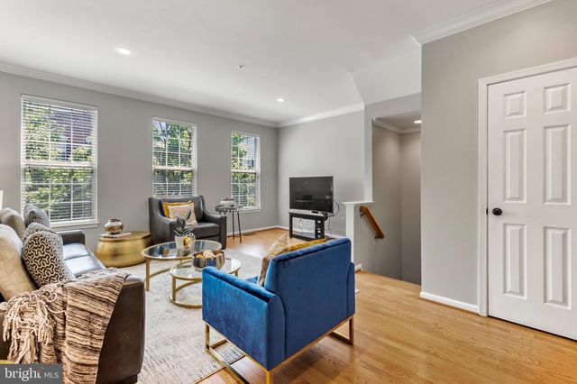 $780,000 | 155 Barrett Place, Alexandria, VA 22304