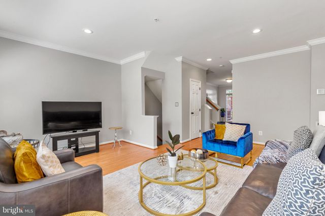 $780,000 | 155 Barrett Place, Alexandria, VA 22304