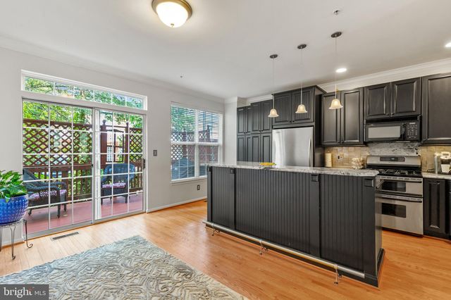 $780,000 | 155 Barrett Place, Alexandria, VA 22304