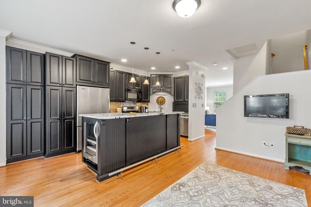 $780,000 | 155 Barrett Place, Alexandria, VA 22304