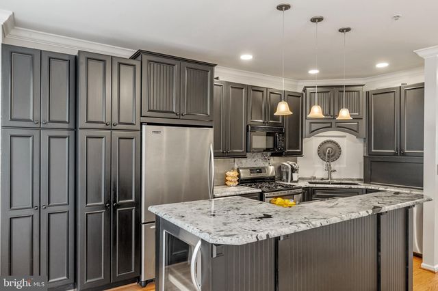 $780,000 | 155 Barrett Place, Alexandria, VA 22304