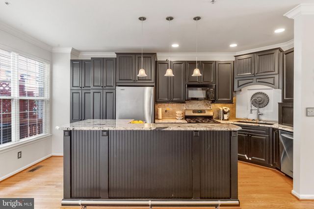 $780,000 | 155 Barrett Place, Alexandria, VA 22304