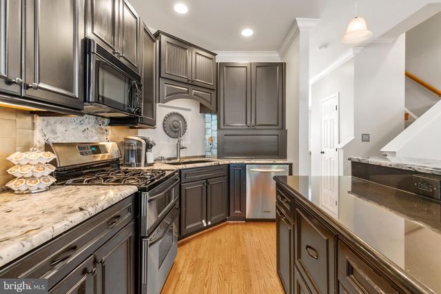 $780,000 | 155 Barrett Place, Alexandria, VA 22304