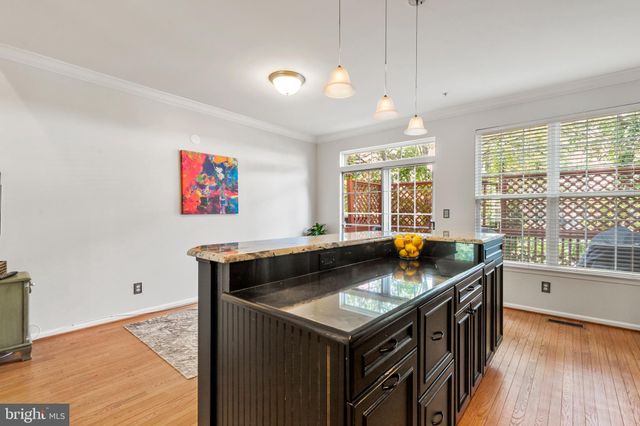 $780,000 | 155 Barrett Place, Alexandria, VA 22304