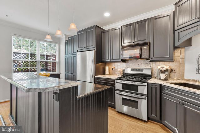 $780,000 | 155 Barrett Place, Alexandria, VA 22304