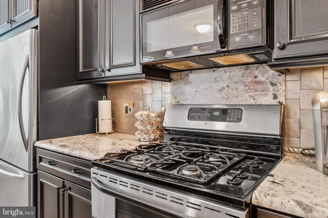 $780,000 | 155 Barrett Place, Alexandria, VA 22304