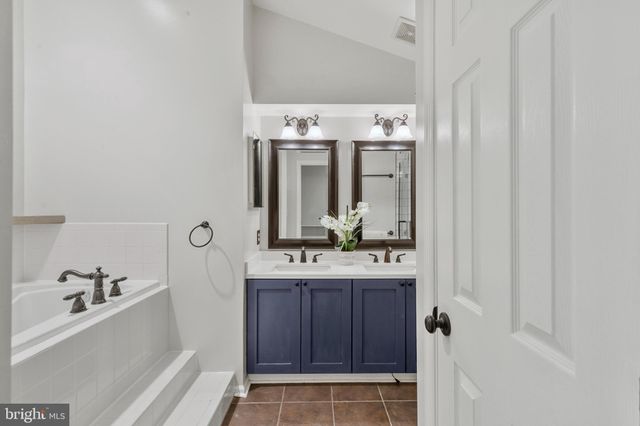 $780,000 | 155 Barrett Place, Alexandria, VA 22304