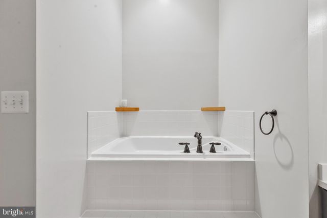 $780,000 | 155 Barrett Place, Alexandria, VA 22304