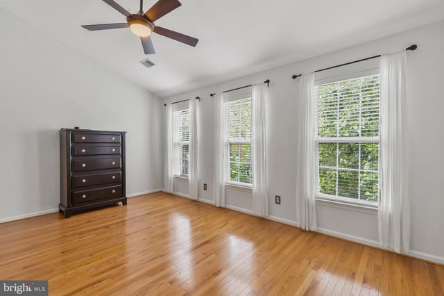 $780,000 | 155 Barrett Place, Alexandria, VA 22304