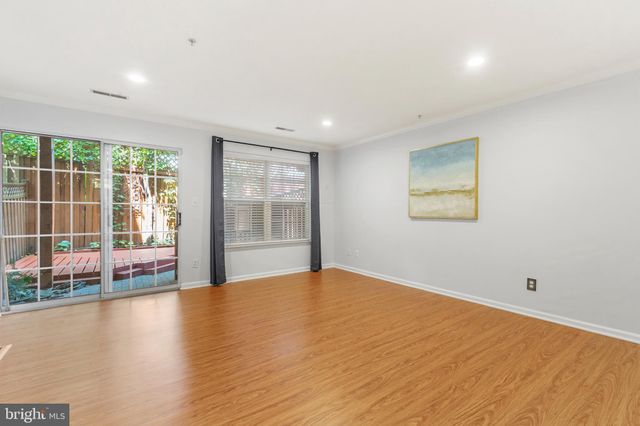 $780,000 | 155 Barrett Place, Alexandria, VA 22304