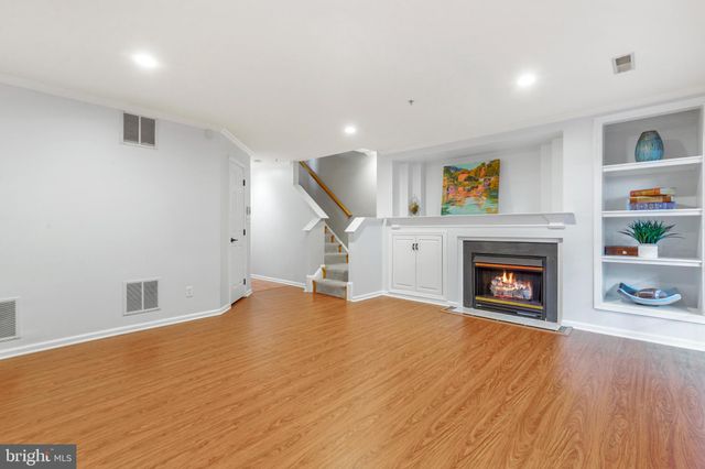 $780,000 | 155 Barrett Place, Alexandria, VA 22304