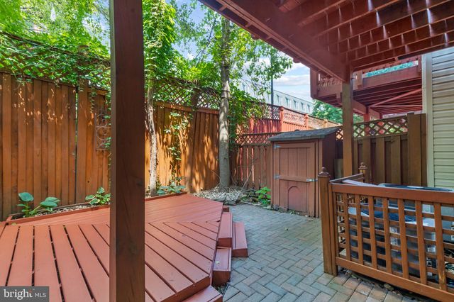 $780,000 | 155 Barrett Place, Alexandria, VA 22304