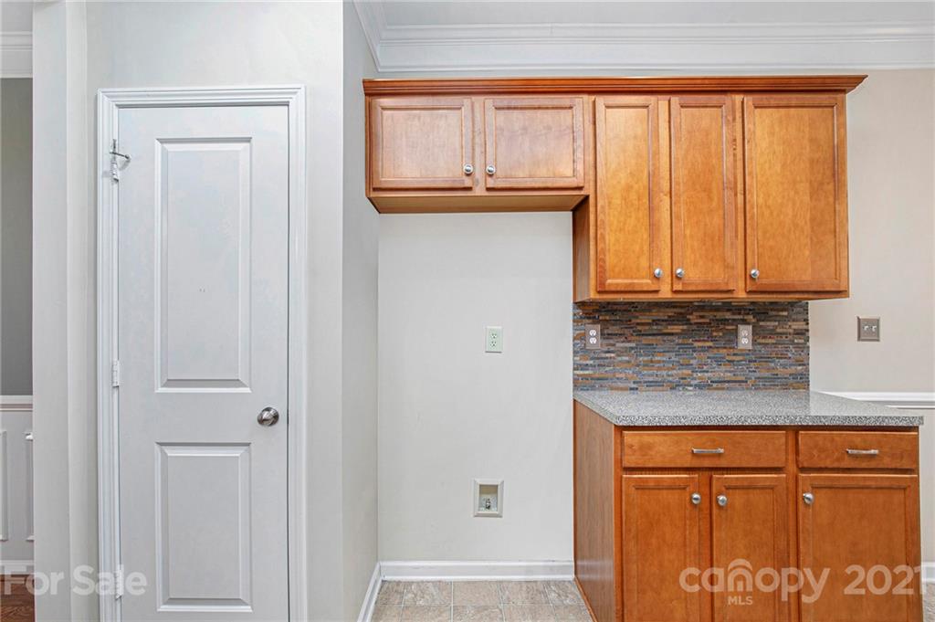 12927 Rothe House Road Charlotte, NC 28273 - Photo 4 of 31 Gallery Image 4