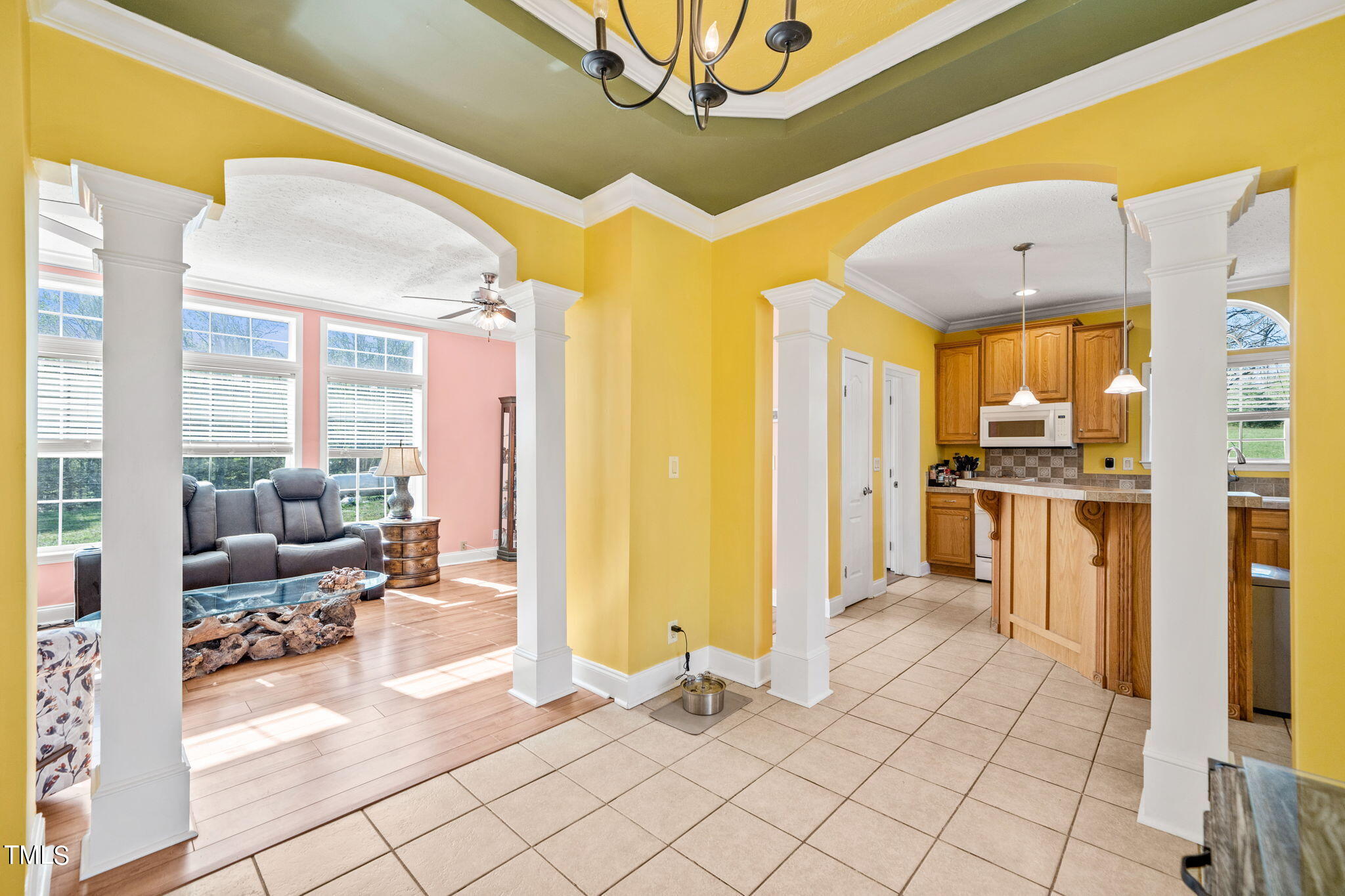 155 Esnon Road Chase City, VA 23924 - Photo 6 of 35 a view of a living room