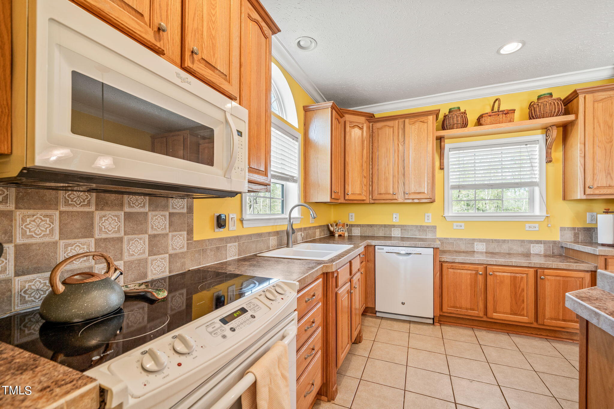 155 Esnon Road Chase City, VA 23924 - Photo 8 of 35 a kitchen with a stove a sink and a microwave