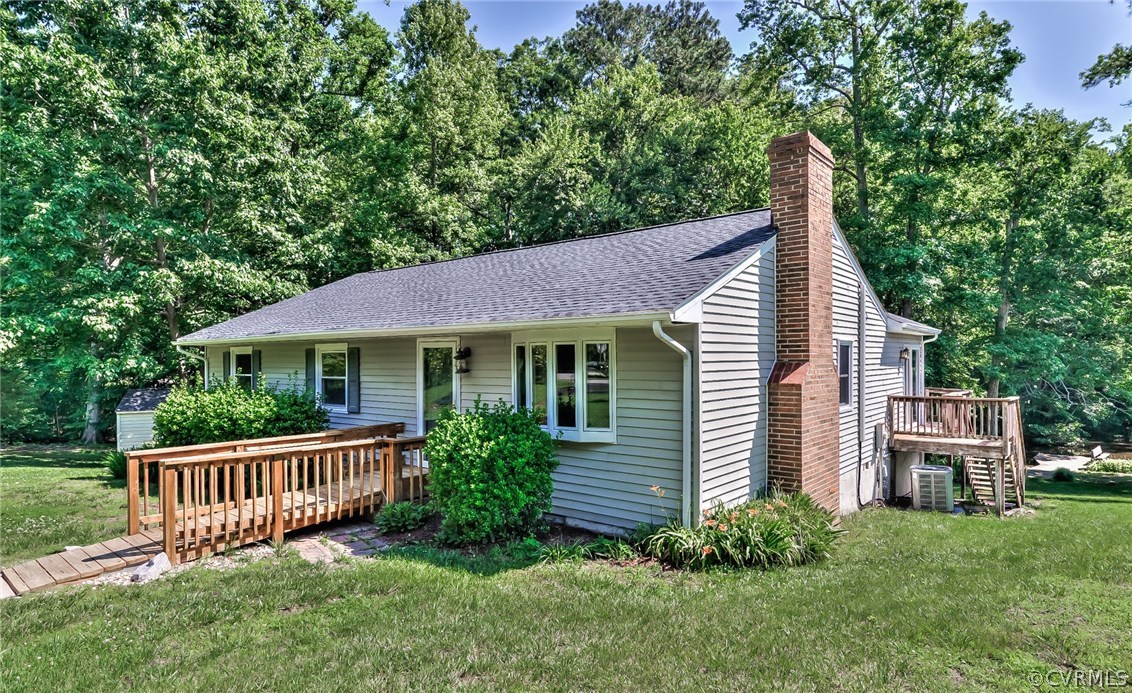 5006 Holly Road Quinton, VA 23141 - Photo 8 of 44 Gallery Image 8