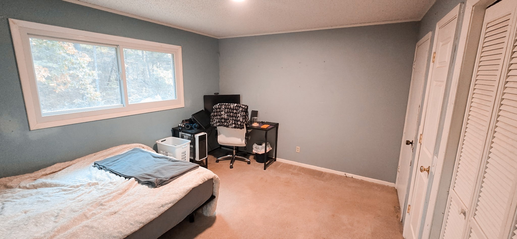 936 Ridge Road Quebeck, TN 38579 - Photo 23 of 32 a bedroom with a bed and a window