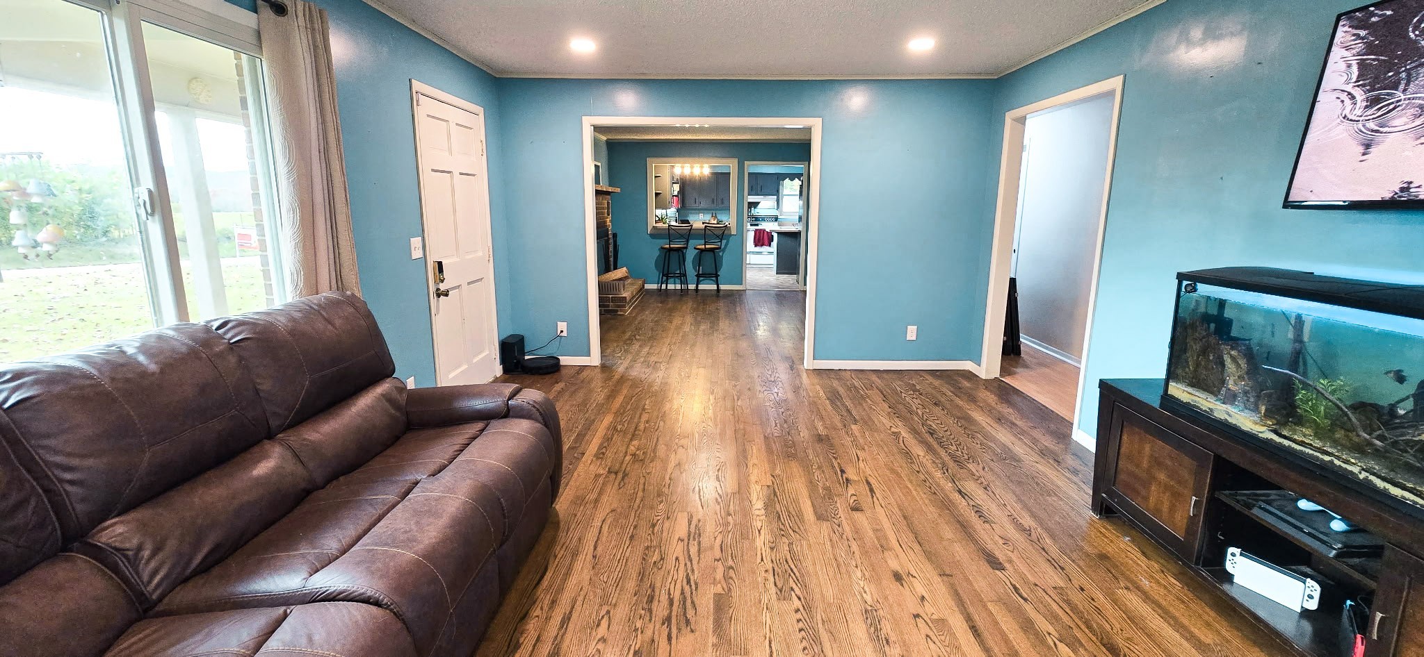 936 Ridge Road Quebeck, TN 38579 - Photo 6 of 32 a living room with furniture and a flat screen tv