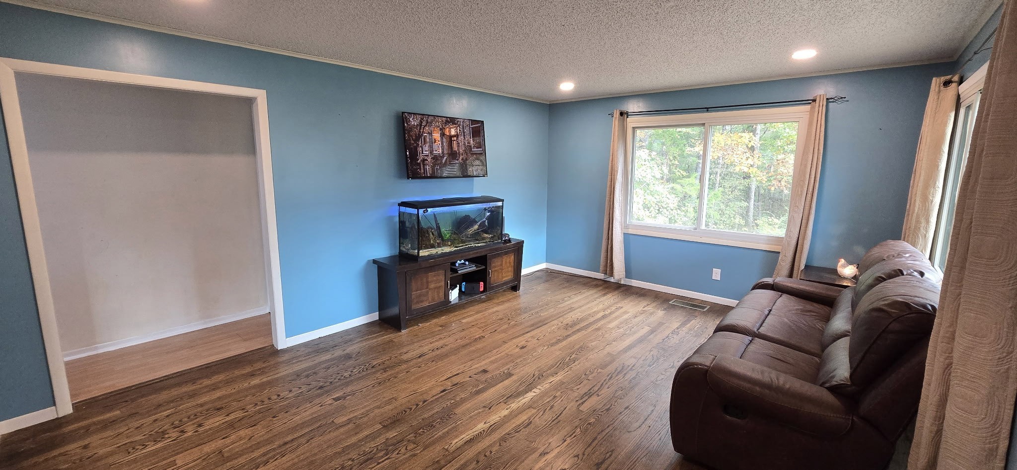936 Ridge Road Quebeck, TN 38579 - Photo 7 of 32 a living room with furniture and a flat screen tv