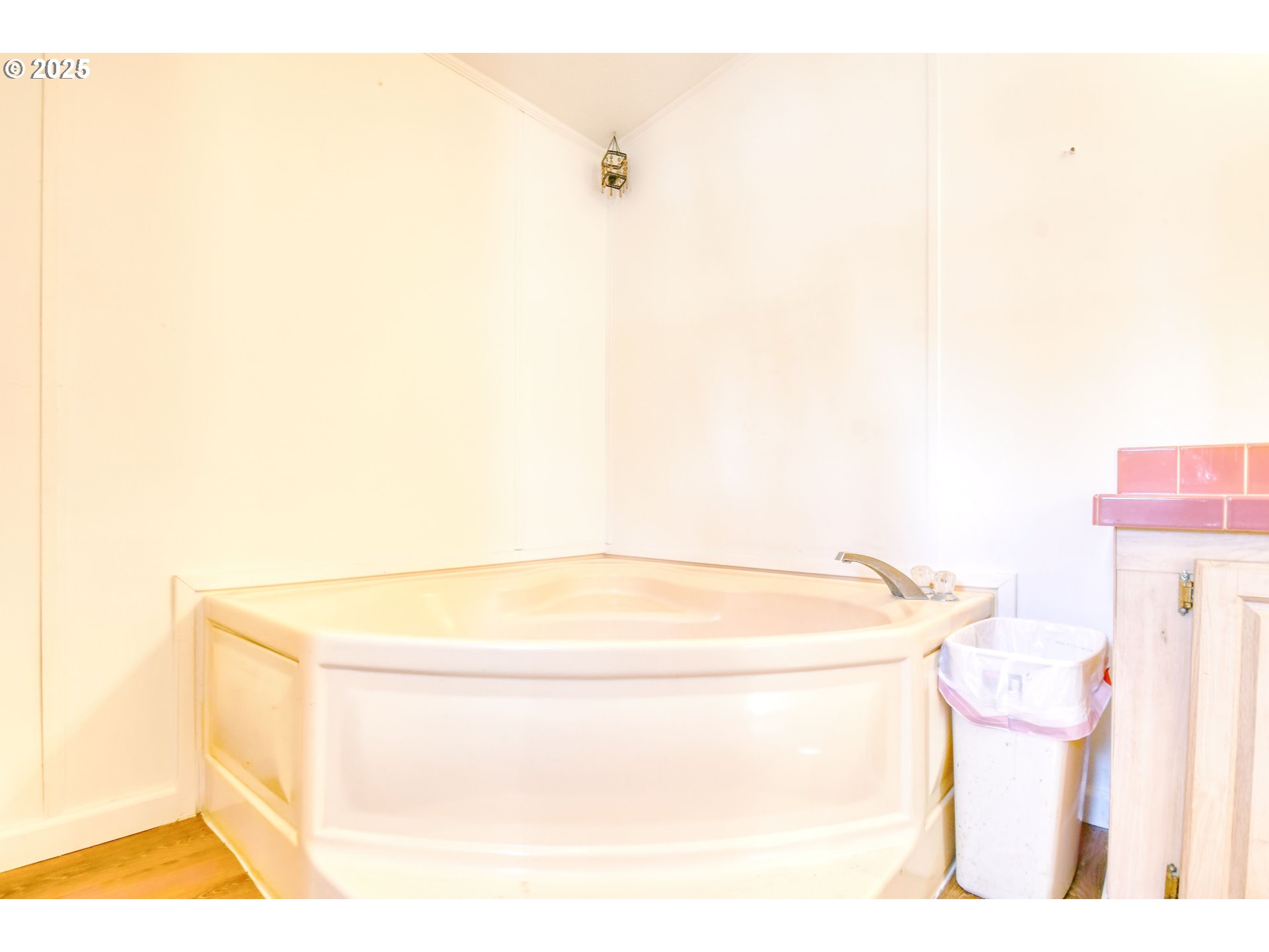 424 East High Street Athena, OR 97813 - Photo 25 of 40 a utility room with a washer and dryer