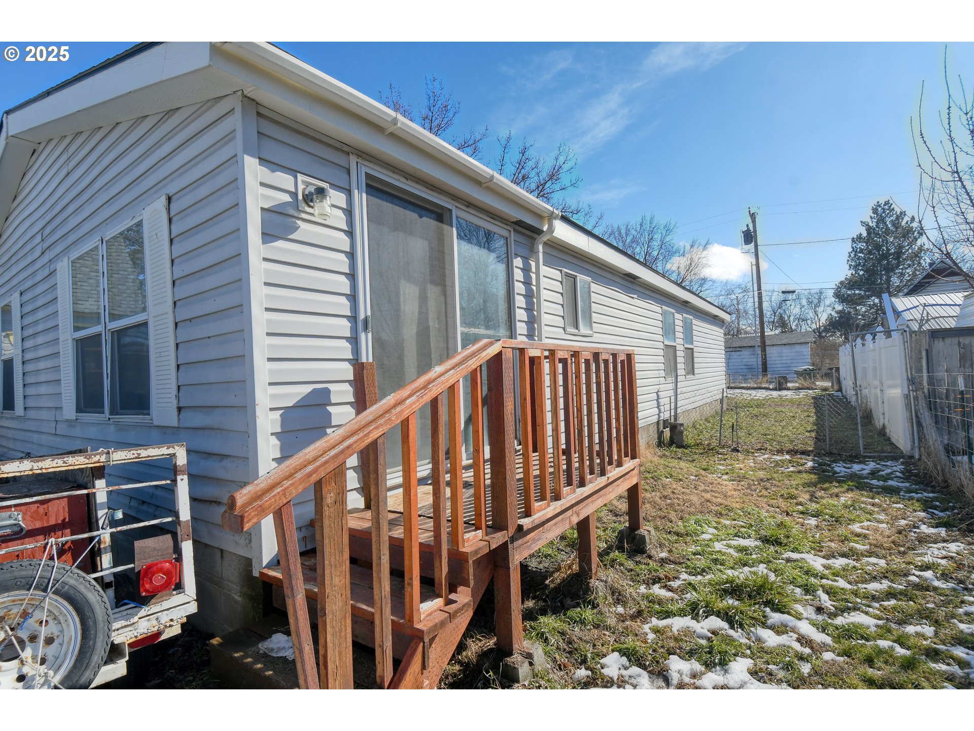 424 East High Street Athena, OR 97813 - Photo 35 of 40 a view of a house with backyard and deck