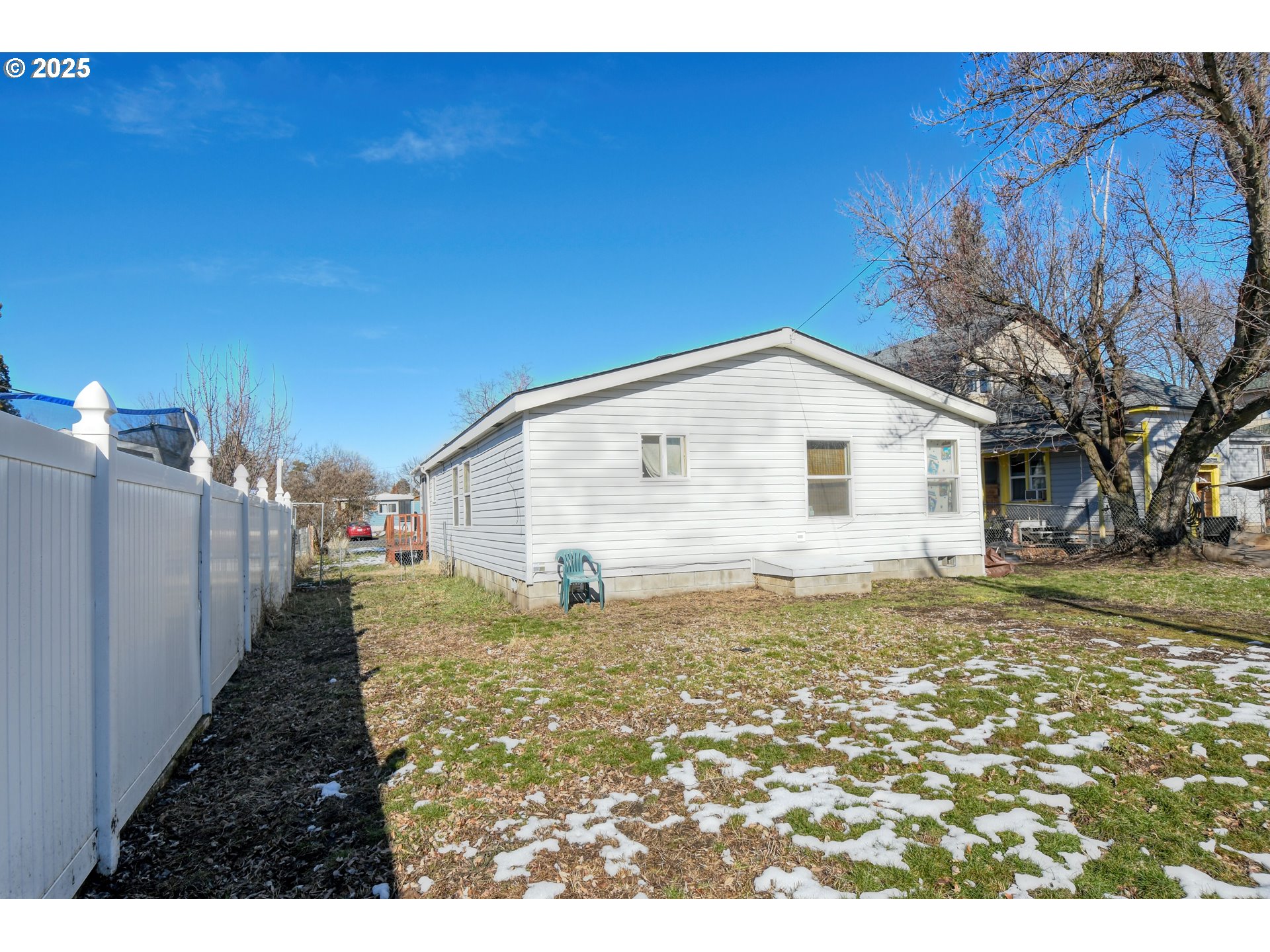 424 East High Street Athena, OR 97813 - Photo 37 of 40 a view of a backyard of the house