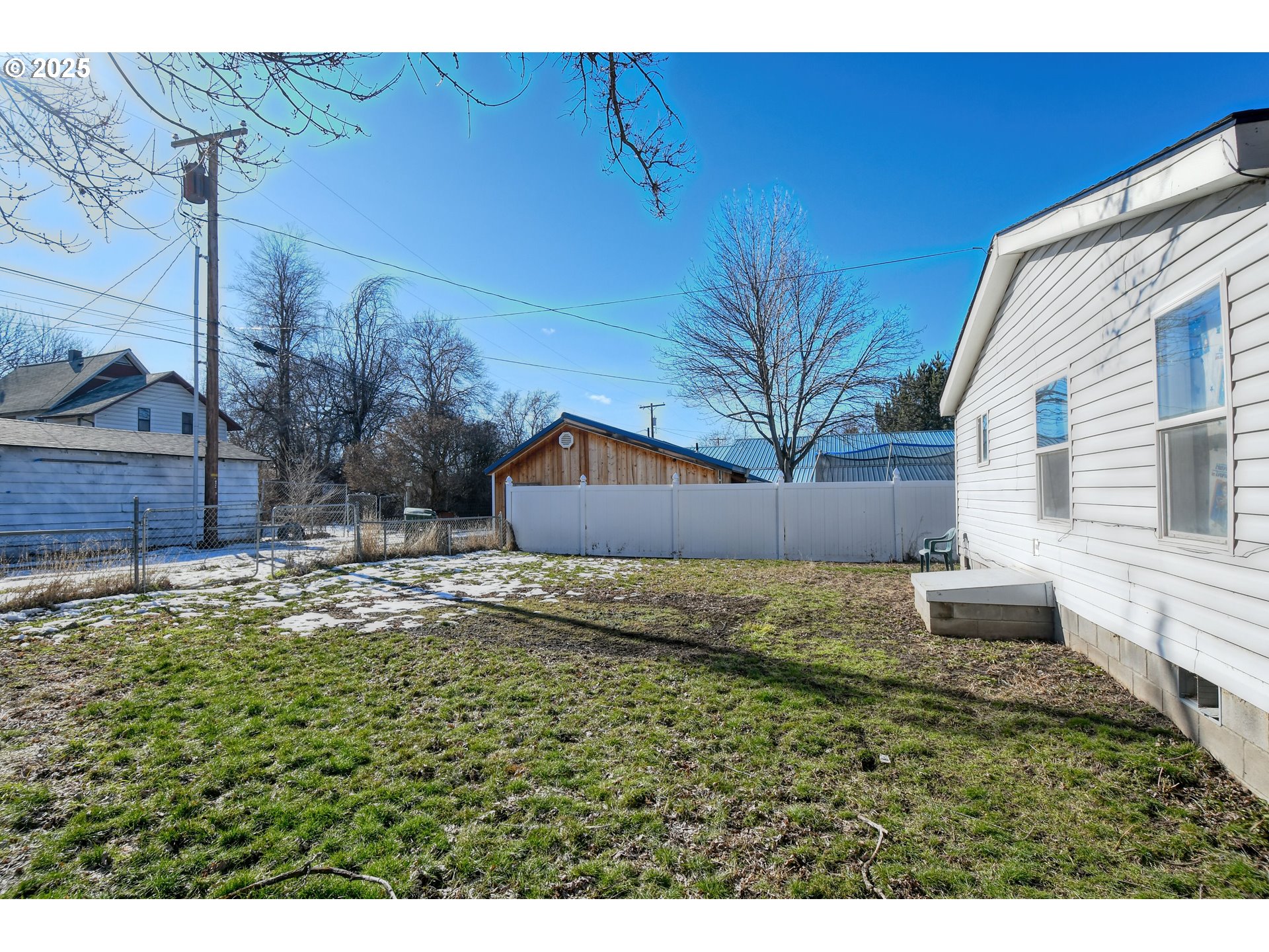 424 East High Street Athena, OR 97813 - Photo 39 of 40 a view of a yard with a house