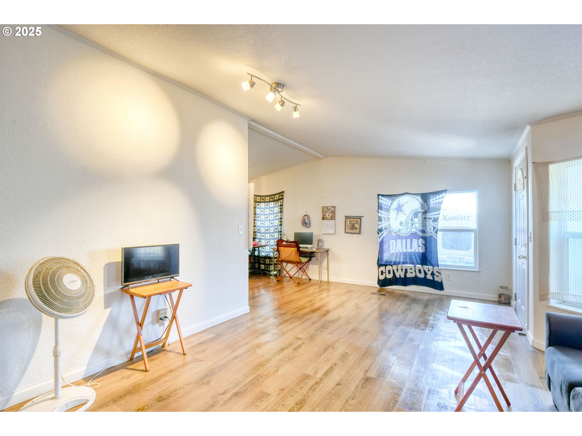 424 East High Street Athena, OR 97813 - Photo 9 of 40 a living room with furniture and a flat screen tv