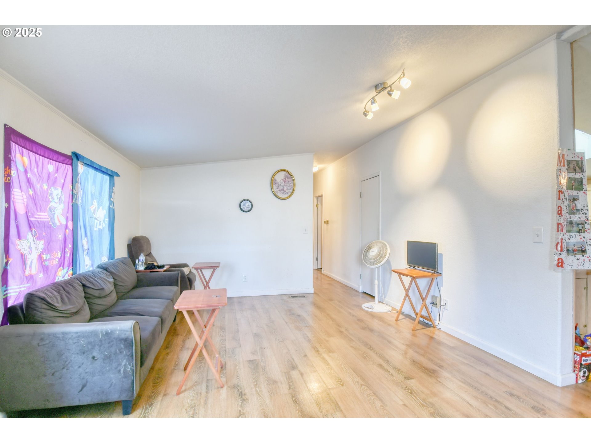 424 East High Street Athena, OR 97813 - Photo 10 of 40 a living room with furniture and a dining table