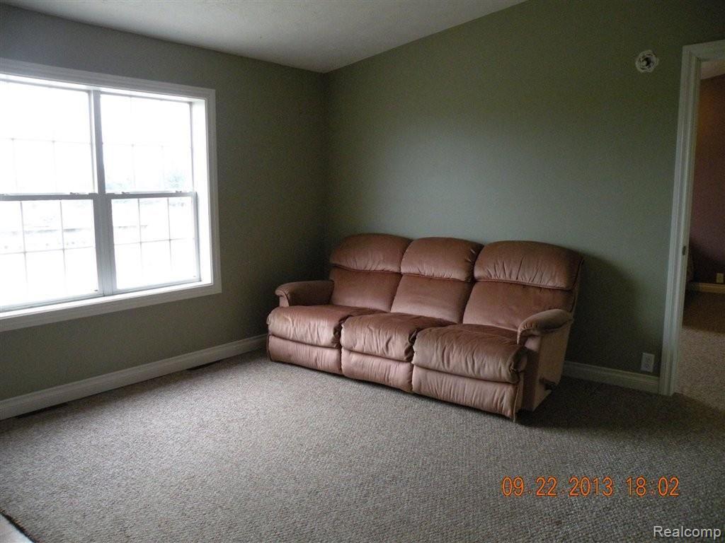 8698 Lohr Road Avoca, MI 48006 - Photo 4 of 29 DSCN6374.JPG