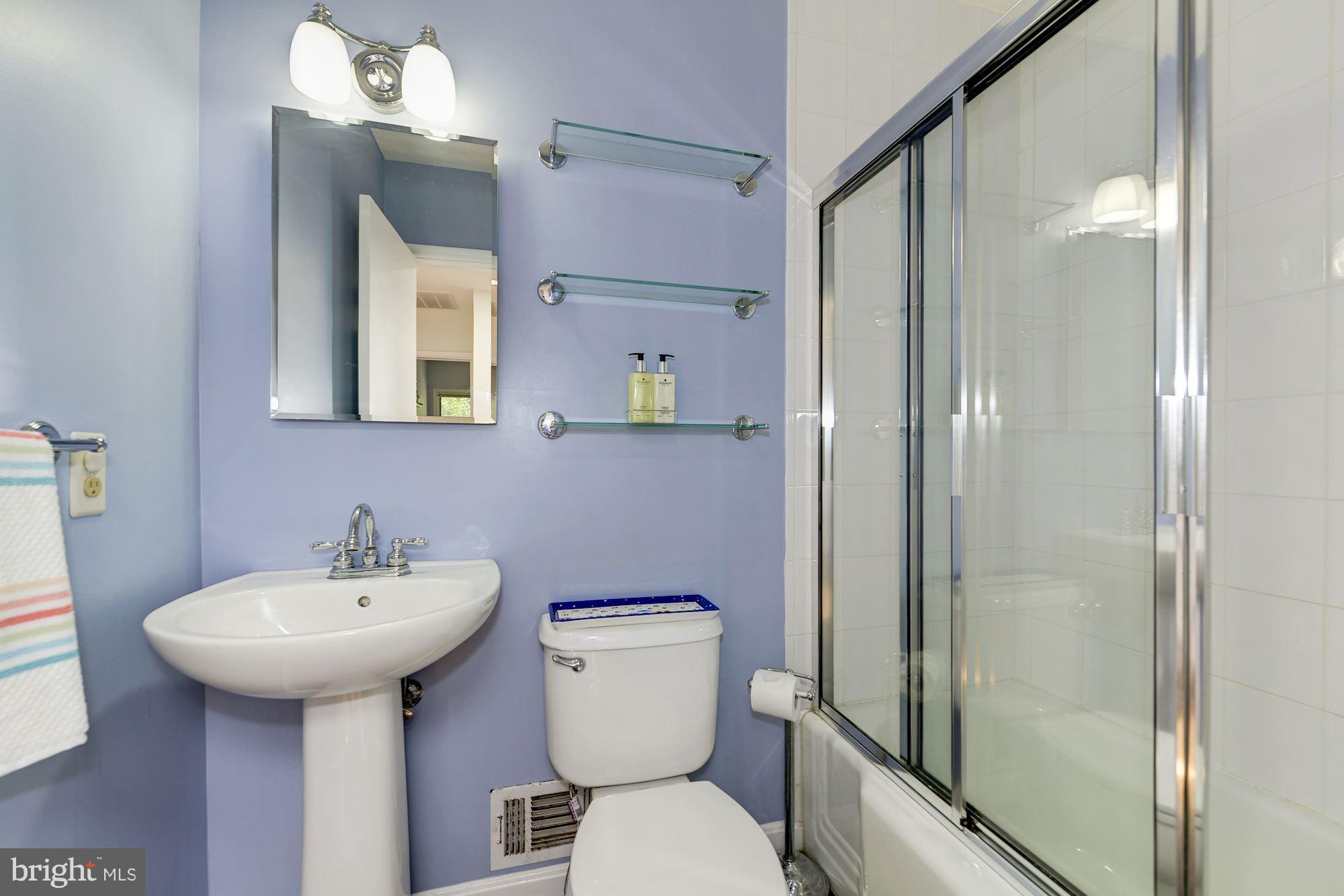 237 Old Courthouse Road Northeast Vienna, VA 22180 - Photo 23 of 30 Upper Level Full Bath