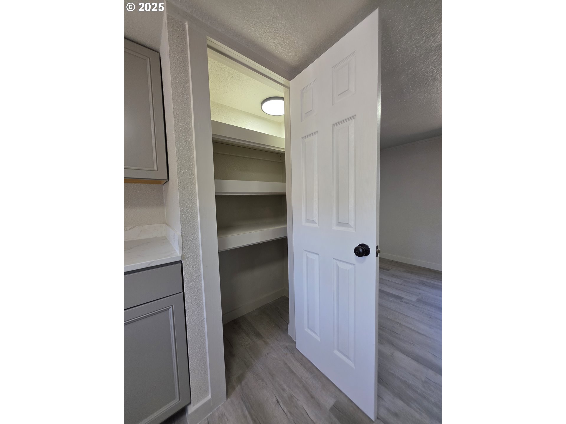 510 Boyer Road Riddle, OR 97469 - Photo 17 of 31 a view of walk in closet