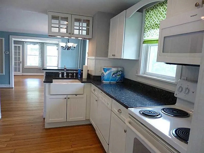 61 Malbone Road Newport, RI 02840 - Photo 3 of 14