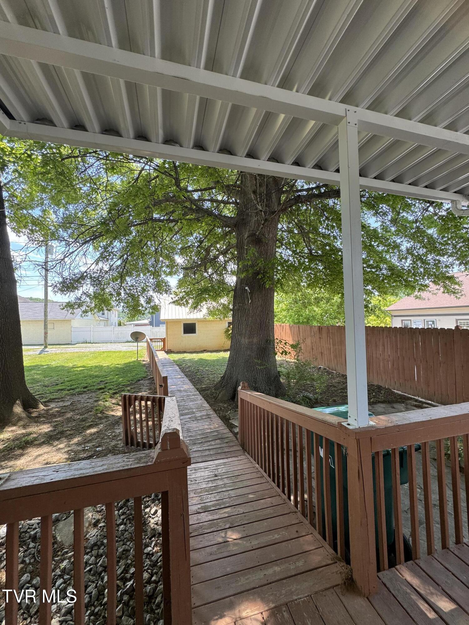 216 1st Street Erwin, TN 37650 - Photo 6 of 24 IMG_0283