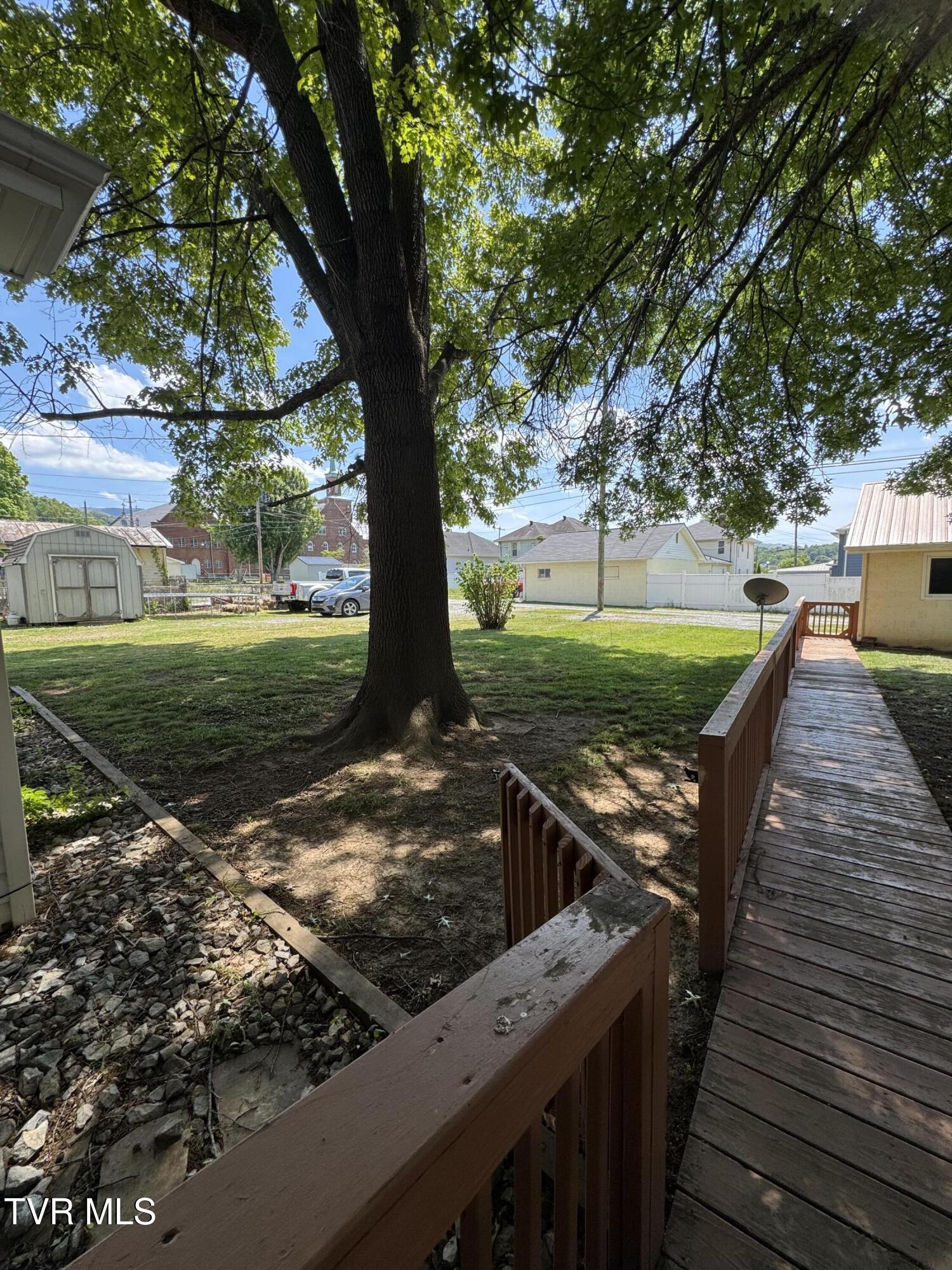 216 1st Street Erwin, TN 37650 - Photo 8 of 24 IMG_0284