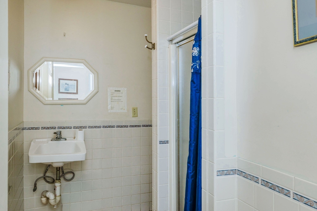 517 South Main Street Fall River, MA 02721 - Photo 5 of 34