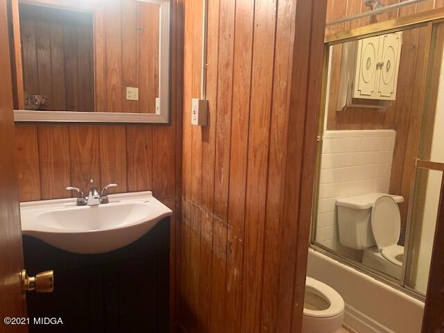 1346 Williamson Road Macon, GA 31206 - Photo 8 of 13 1346Williamsonbathhall