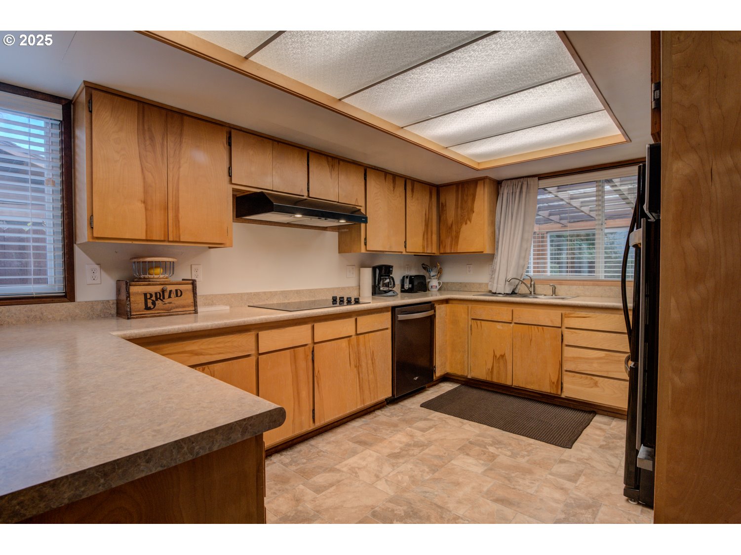 1620 26th Street Florence, OR 97439 - Photo 8 of 27 a kitchen with a stove a sink a refrigerator and cabinets